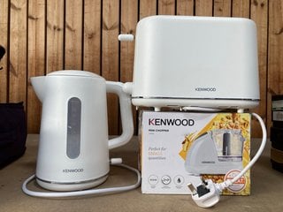 KENWOOD 2 SLICE TOASTER IN WHITE TO INCLUDE KENWOOD KETTLE IN WHITE AND KENWOOD MINI CHOPPER: LOCATION - AR4