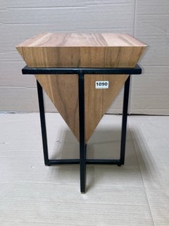 CONTEMPORARY MODERN STYLE SUSPENDED PYRAMID SIDE TABLE IN NATURAL ACACIA STYLE WOOD AND BLACK METAL FRAME: LOCATION - BR4