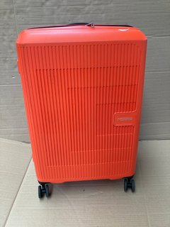 AMERICAN TOURISTER LARGE HARD SHELL STYLE WHEELED SUITCASE IN BRIGHT ORANGE FINISH: LOCATION - BR1