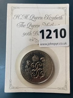 A QUEEN MOTHER 90TH BIRTHDAY COMMEMORATIVE COIN, BRIGHT AND UNCIRCULATED: LOCATION - CR