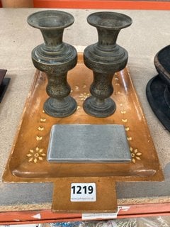 A VINTAGE WOODEN TRAY, A PAIR OF BRASS VASES AND AN ENGRAVED WHITE METAL CIGARETTE CASE: LOCATION - CR