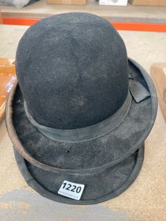 A PAIR OF ANTIQUE BOWLER HATS: LOCATION - CR