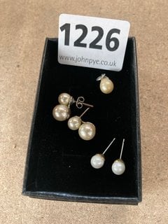 TWO PAIRS OF FAUX PEARL EARRINGS AND A FAUX PEARL PENDANT: LOCATION - CR