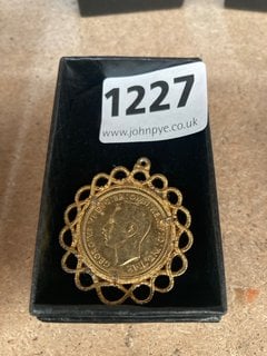 A GOLD DIPPED 1942 HALF PENCE COIN PENDANT: LOCATION - CR