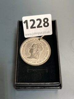 A QUEEN VICTORIA 1897 COMMEMORATIVE MEDAL: LOCATION - CR