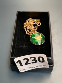 A 1944 FARTHING PENDANT ON A GOLD COLOURED CHAIN: LOCATION - CR