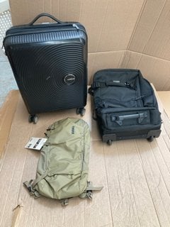 3 X ASSORTED BAGS/SUITCASES TO INCLUDE THULE HIKING BACKPACK IN KHAKI: LOCATION - BR11