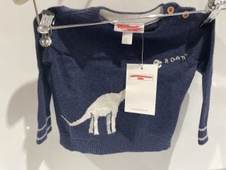 BOX OF ASSORTED CLOTHES TO INCLUDE THE LITTLE WHITE COMPANY DINO JUMPER NAVY 0-3 MONTHS TOTAL RRP £130