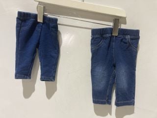 QTY OF ASSORTED BABY CLOTHING TO INCLUDE DENIM JEANS SIZE 0-3 MONTHS