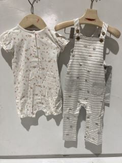 QTY OF ASSORTED THE WHITE COMPANY CLOTHING TO INCLUDE DINO DUNGAREE & T-SHIRT SET GREY SIZE 9-12 MONTHS TOTAL RRP £272