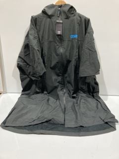 QTY OF ITEMS TO INCLUDE TOWEL PONCHO BLACK TOTAL RRP £130