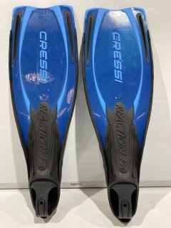 CRESSI PINNE AGUA FINS UK SIZE 10/11 AND CRESSI PINNE REACTION PRO FINS UK SIZE 3/4 TOTAL RRP £100