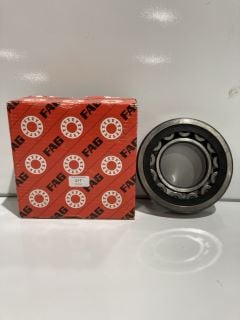 2 X ITEMS INCLUDING CYLINDRICAL ROLLER BEARING