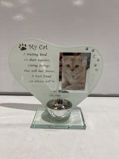 QTY OF ITEMS INCLUDING HEART CAT PICTURE FRAME