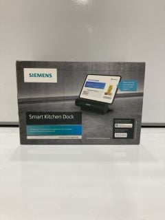 QTY OF ITEMS INCLUDING SIEMENS KITCHEN DOCK