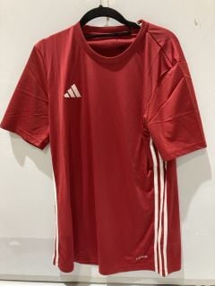 QTY OF CLOTHES INCLUDING ADIDAS RED TEE MEDIUM