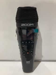 1 X ZOOM M4 MIC TRAK