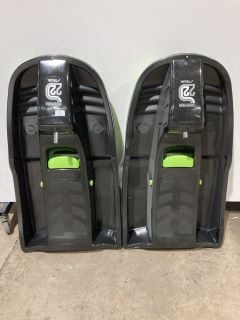 2 X SNOWPOWER 22 TIGA STEERING SLED IN BLACK/GREEN