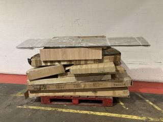 PALLET OF ASSORTED PART ITEMS TO INCLUDE: WELWYN ANTIQUE BRASS 4 POSTER METAL KING BED BOX & FABRIC OTTOMAN BED STEEL CRUSHED VELVET