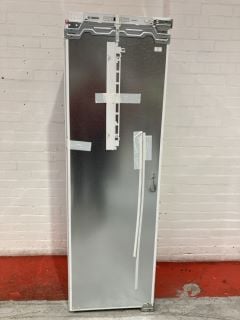 BOSCH FRIDGE FREEZER INTERGRATED KIR81AFEOG RRP £999