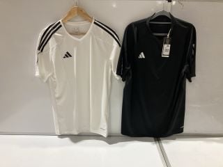 QTY OF ASSORTED ADIDAS CLOTHING TO INCLUDE TABELA 23 JERSEY GRAY/WHITE SIZE M