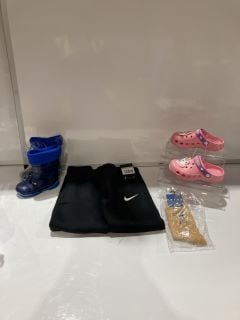 QTY OF ASSORTED CHILDRENS CLOTHING TO INCLUDE NIKE UNISEX JERSEY BOTTOMS BLACK SIZE XS