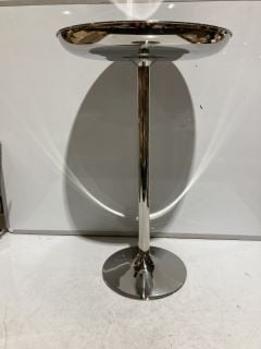 2 ROUND TRAY WITH STANDS TOTAL RRP £192