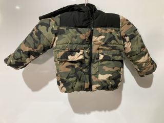 QTY OF BABY'S CLOTHING TO INCLUDE FRED&FLOW CAMO COAT SIZE 18-24 MONTHS