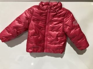 QTY OF BABY'S CLOTHING TO INCLUDE GUESS PINK COAT SIZE 2