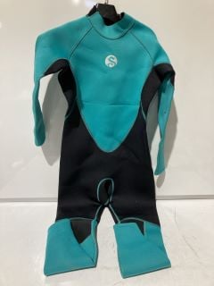 QTY OF ASSORTED ITEMS TO INCLUDE XUIS SWIMSUIT CYAN/DARK BLUE SIZE 42