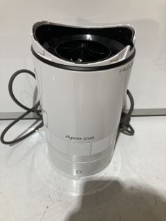 QTY OF ASSORTED ITEMS TO INCLUDE RUSSELL HOBBS PURPLE/GOLD KETTLE