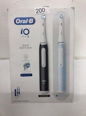 ORAL-B IO3 2X ELECTRIC TOOTHBRUSHES FOR ADULTS, MOTHERS DAY GIFTS FOR HER / HIM, 2 TOOTHBRUSH HEADS & 1 TRAVEL CASE, 3 MODES WITH TEETH WHITENING, 2 PIN UK PLUG, BLACK & BLUE.: LOCATION - RACK A