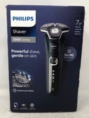 PHILIPS SHAVER SERIES 5000 - WET & DRY ELECTRIC MENS SHAVER WITH CHARGING STAND AND TRAVEL CASE (MODEL S5884/35). RRP £220 : LOCATION - TOP 50 RACK