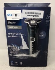 PHILIPS SHAVER SERIES 5000 - WET & DRY ELECTRIC MENS SHAVER WITH CHARGING STAND AND TRAVEL CASE (MODEL S5884/35). RRP £220 : LOCATION - TOP 50 RACK