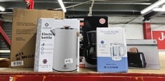 QUANTITY OF KITCHEN & APPLIANCES ITEMS TO INCLUDE LONDON BOUTIQUE ELECTRIC KETTLE, CREAM STAINLESS STEEL KETTLES ELECTRIC, CORDLESS FAST BOIL ELECTRIC KETTLE WITH WOOD EFFECT, BOIL DRY PROTECTION, AN