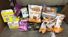 QUANTITY OF CAT FOOD/TREATS TO INCLUDE IAMS RICH IN FRESH CHICKEN DRY FOOD: LOCATION - A RACK(COLLECTION OR OPTIONAL DELIVERY AVAILABLE)