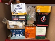 QUANTITY OF DOG FOOD/TREATS TO INCLUDE PEDIGREE DENTASTIX SOME ITEMS MAY BE PAST BBD: LOCATION - A RACK(COLLECTION OR OPTIONAL DELIVERY AVAILABLE)