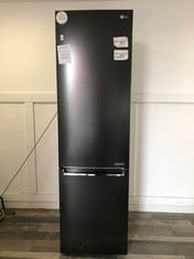 LG FRIDGE FREEZER - MODEL GBB92MCBAP RRP £947: LOCATION - FRONT FLOOR(COLLECTION OR OPTIONAL DELIVERY AVAILABLE)