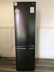 LG FRIDGE FREEZER - MODEL GBB92MCBAP RRP £947: LOCATION - FRONT FLOOR(COLLECTION OR OPTIONAL DELIVERY AVAILABLE)