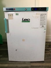 LEC UNDERCOUNTER MEDICAL FRIDGE: LOCATION - FRONT FLOOR(COLLECTION OR OPTIONAL DELIVERY AVAILABLE)