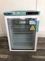 LEC UNDERCOUNTER MEDICAL FRIDGE: LOCATION - FRONT FLOOR(COLLECTION OR OPTIONAL DELIVERY AVAILABLE)