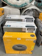 3 X INTEX INFLATABLES INCLUDING DURA-BEAM DELUXE MATTRESS MEASURING 1.37M X 1.91M X 33CM .