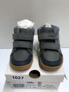 CLARKS FIRST SHOES FOXING TAIL T NAVY COMBI CHILDREN'S SHOES - SIZE 5.5