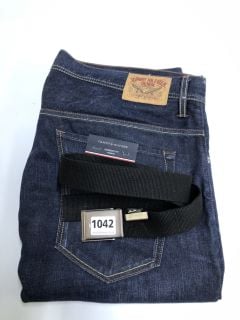 2 X DESIGNER CLOTHING ITEMS TO INC TO MMY HILFIGER COMFORT FIT MADISON JEANS - SIZE W 38 X L 32