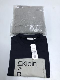 2 X DESIGNER CLOTHING ITEMS TO INC CALVIN KLIEN SQUARE LOGO T SHIRT - SIZE L