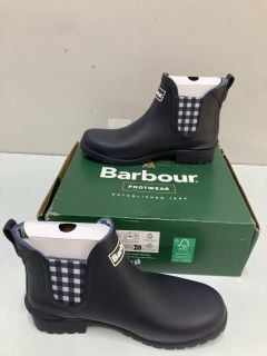 BARBOUR WILTO N BOOTS - SIZE:6