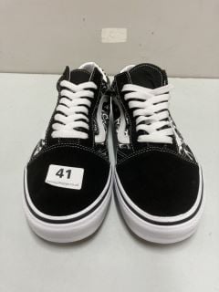 VANS OLD SKOOL FLAMES BLACK/TURE WHITE SHOES - SIZE: 9.5