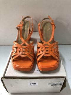 MINELLI ORANGE HEELED SHOES - SIZE:8