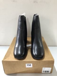 BLACK ANKLE BOOTS - SIZE:4