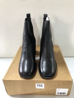 BLACK ANKLE BOOTS - SIZE:4